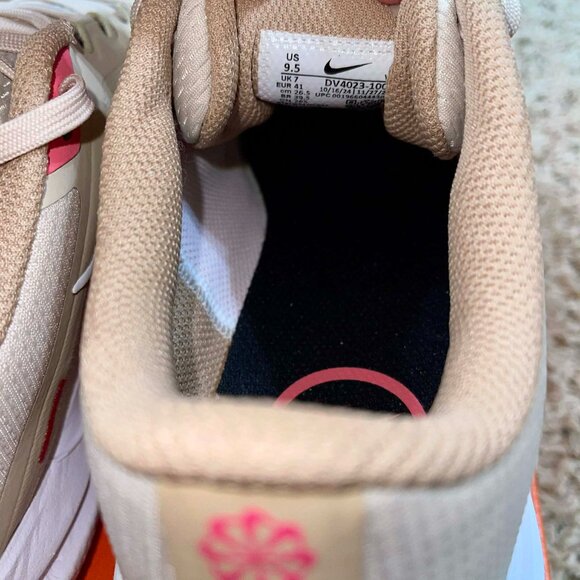 Nike Women’s Winflo 10 Road Running Shoes Sanddrift DV4023-100, Size 9.5 (New) - Picture 12 of 16